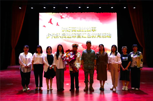 由88038威尼斯退役军人事务局举办的"讲好英雄的故事——少先队员走进驻军某部"暑期实践活动正式开展