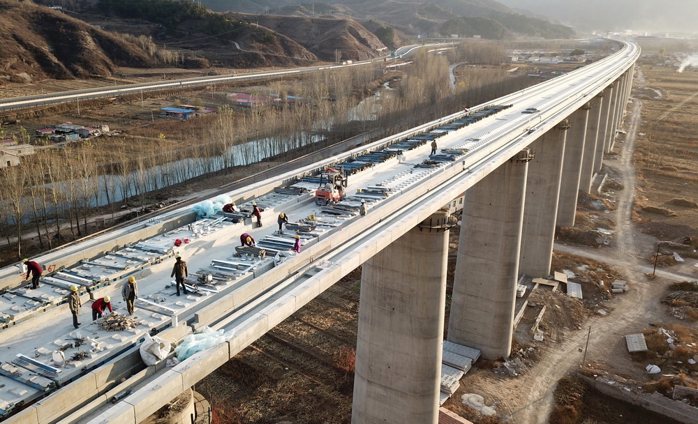 京哈高速改扩建路段高难度跨铁路桥梁施工完成